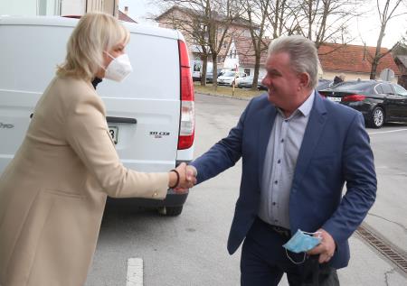 VLADA NA OBISKU V CERKNICI 020 FOTO LJUBO VUKELIČ